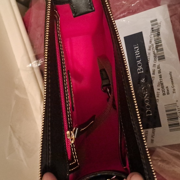 🎁 NEW Dooney & Bourke Leather Signature Collection Pink / Black Crossbody - Picture 4 of 6